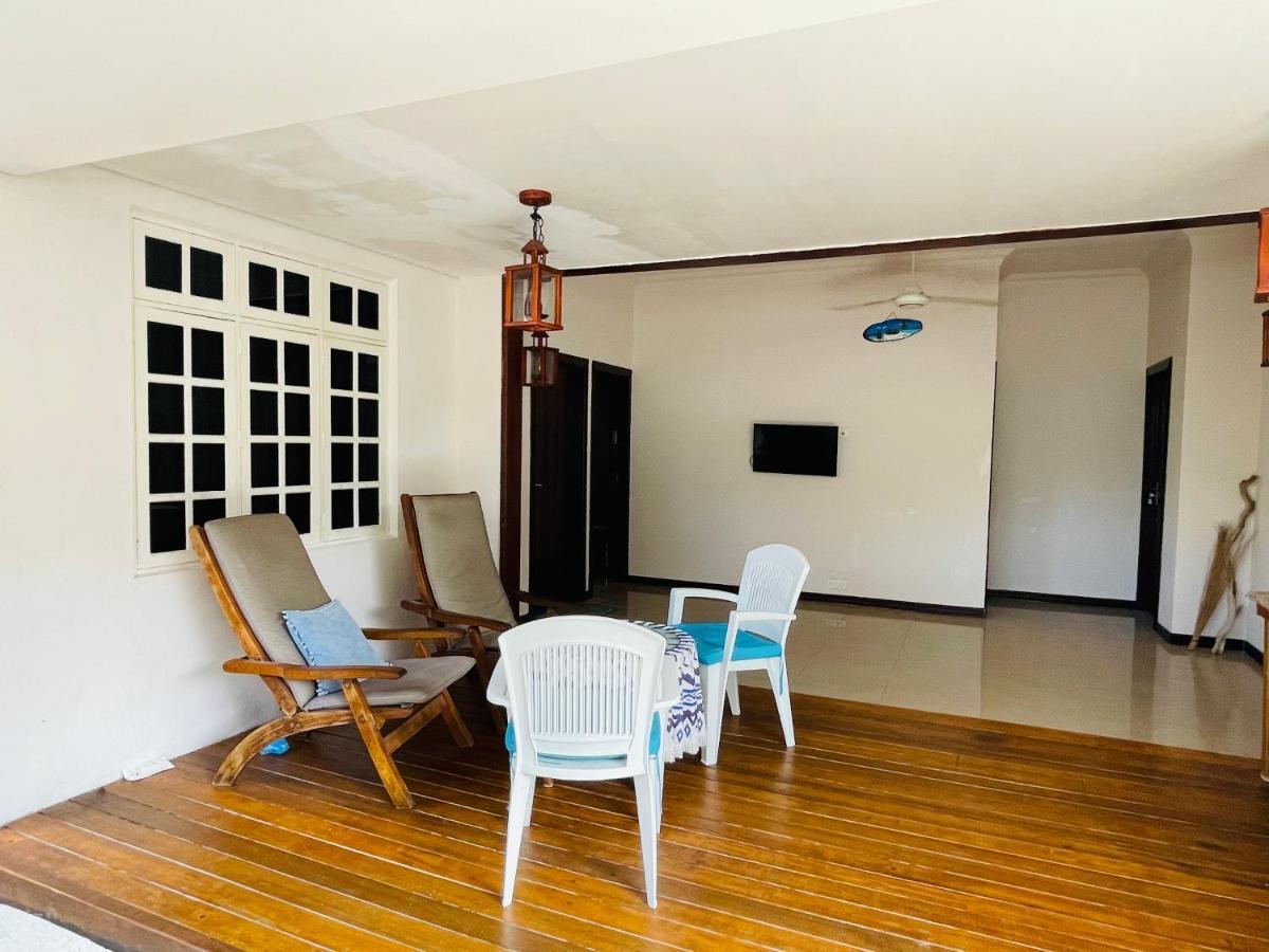 ホテル Orimas Retreat スルスドゥー エクステリア 写真